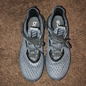 Adidas Bounce size 5 in boys (size 7 1/2 in women)